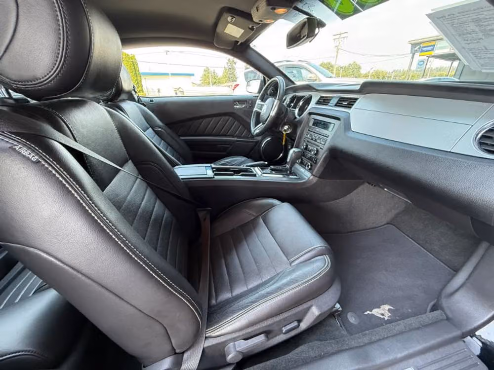 2014 Ford Mustang V6 Premium Image 14