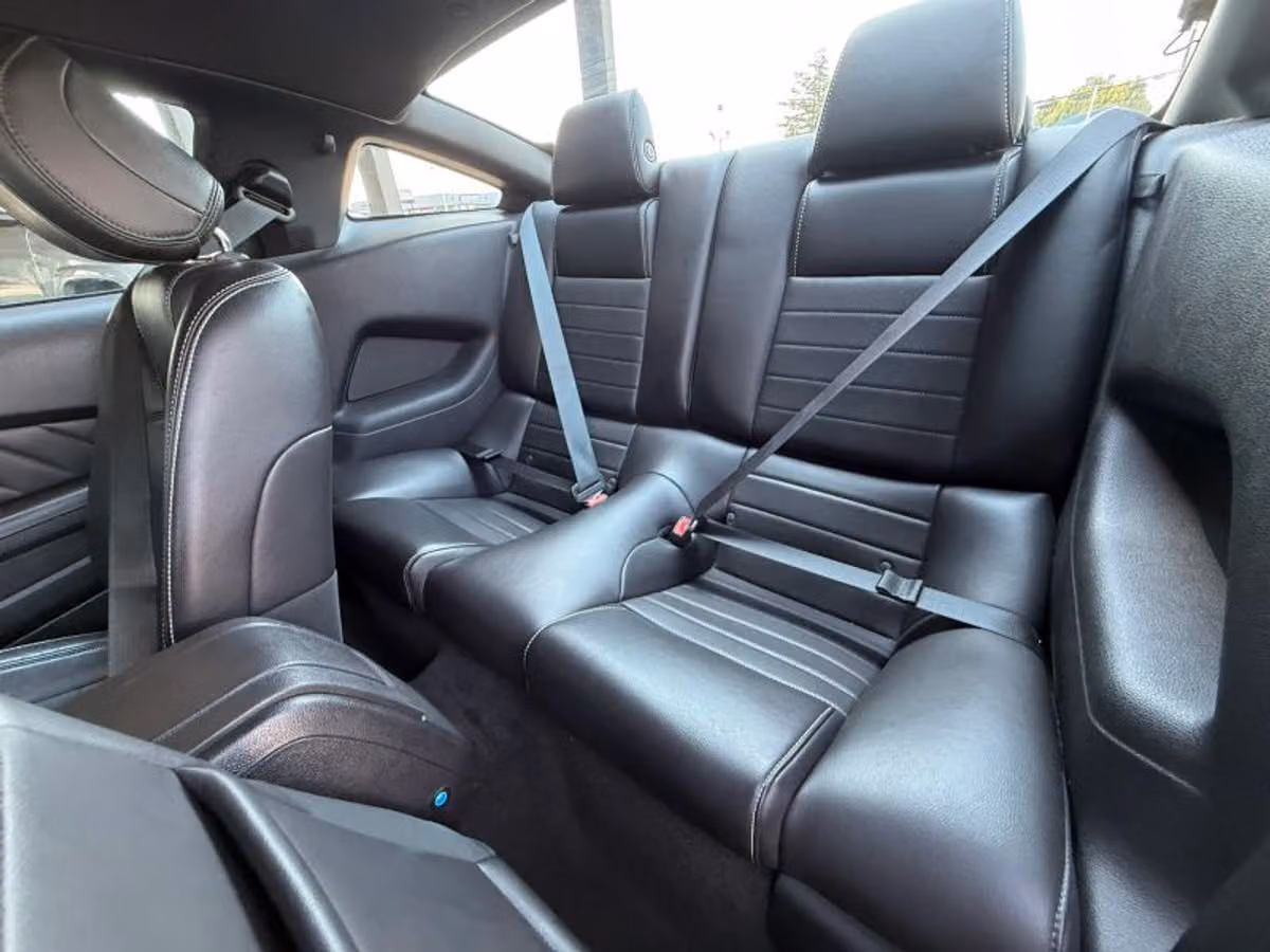 2014 Ford Mustang V6 Premium Image 15