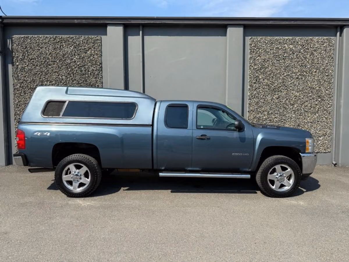 2013 Chevrolet Silverado 2500HD Work Truck Pickup 4D 8 ft Extended Cab Image 5