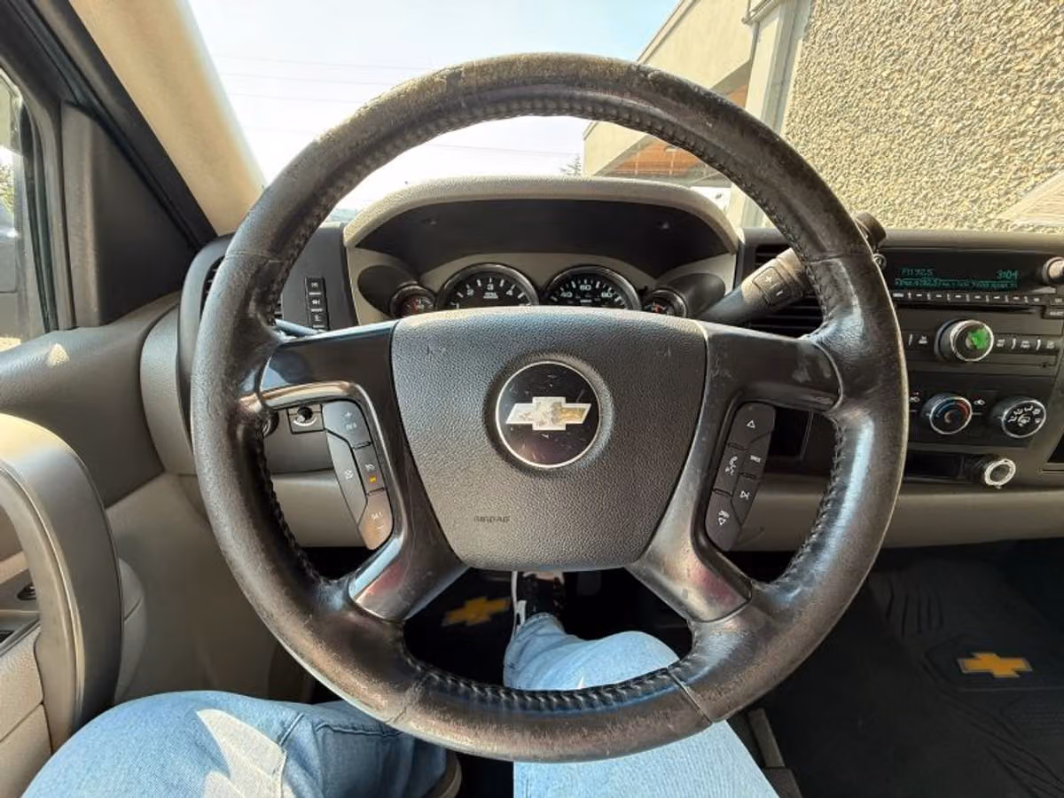 2013 Chevrolet Silverado 2500HD Work Truck Pickup 4D 8 ft Extended Cab Image 9