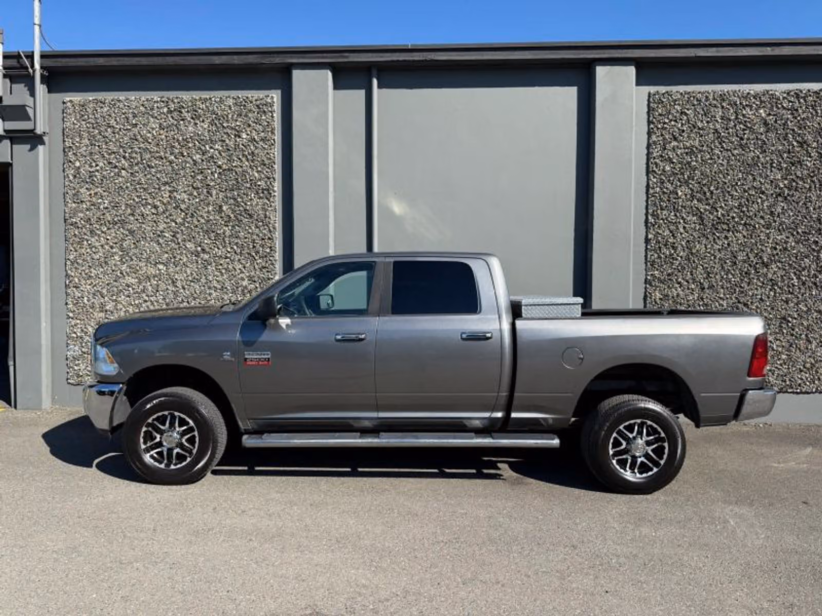 2012 Ram 2500 SLT Crew Cab Upper Image 2