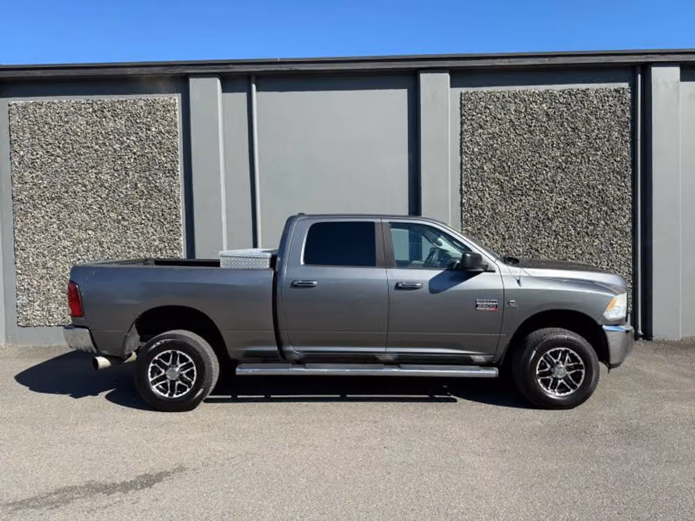 2012 Ram 2500 SLT Crew Cab Image 5