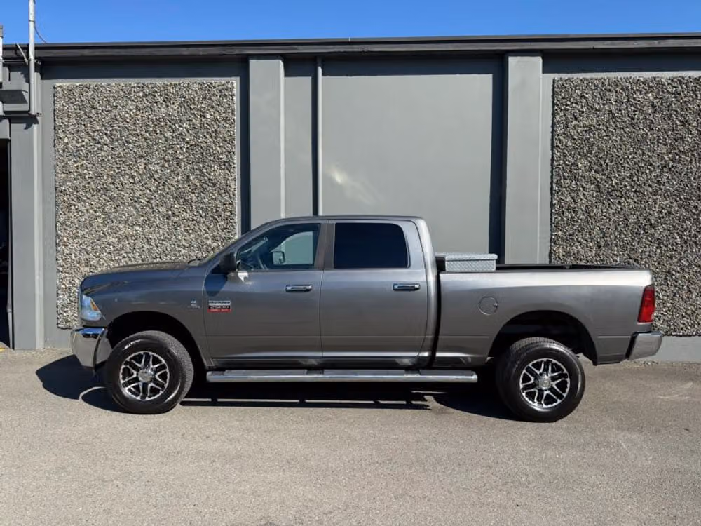2012 Ram 2500 SLT Crew Cab Image 2