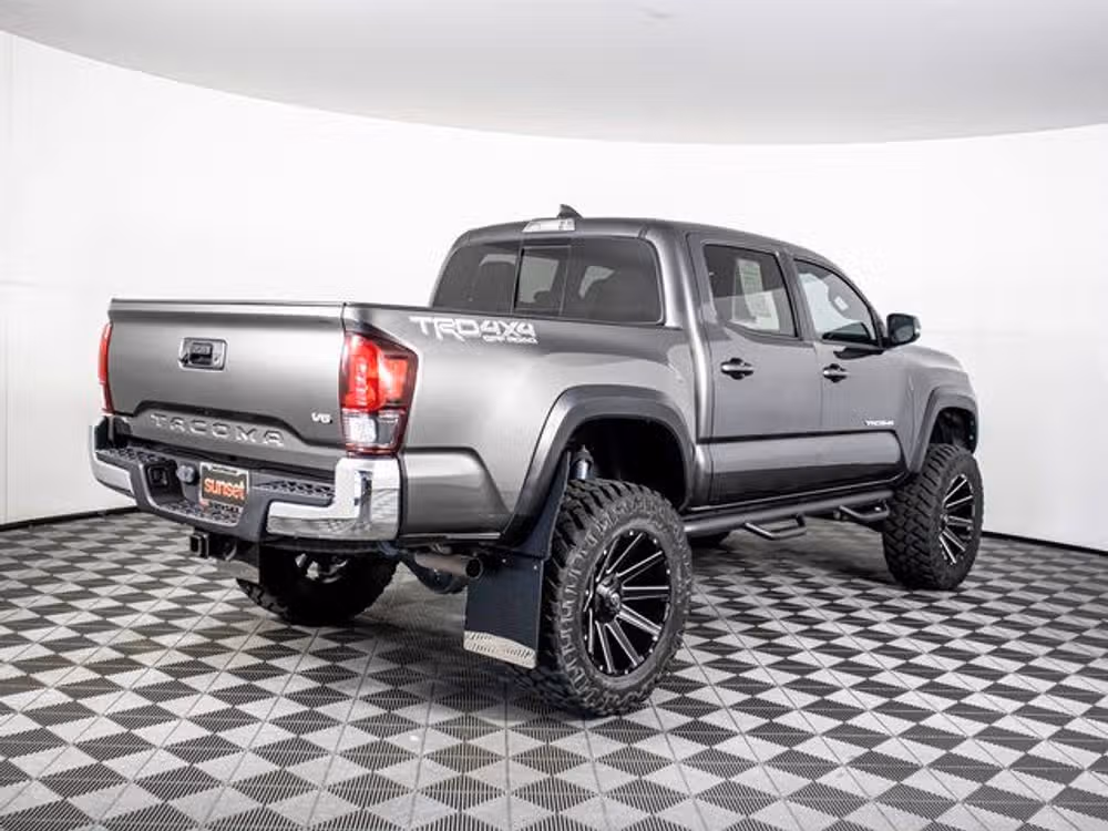 2018 Toyota Tacoma TRD Off-Road Double Cab Lower Image 1