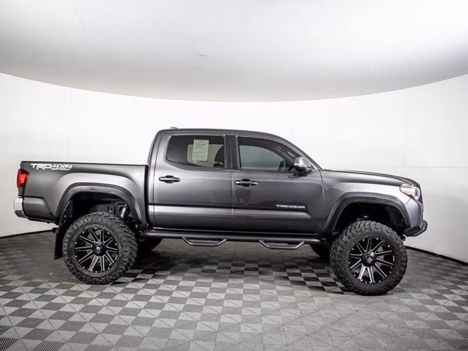 2018 Toyota Tacoma TRD Off-Road Double Cab Upper Image 2