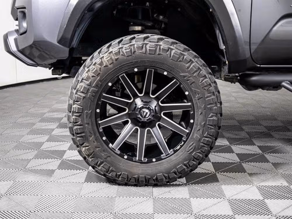 2018 Toyota Tacoma TRD Off-Road Double Cab Image 10