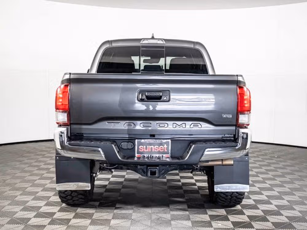 2018 Toyota Tacoma TRD Off-Road Double Cab Image 6