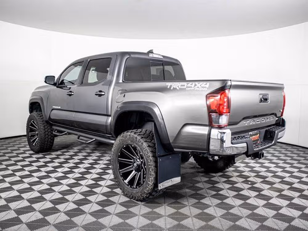2018 Toyota Tacoma TRD Off-Road Double Cab Image 7