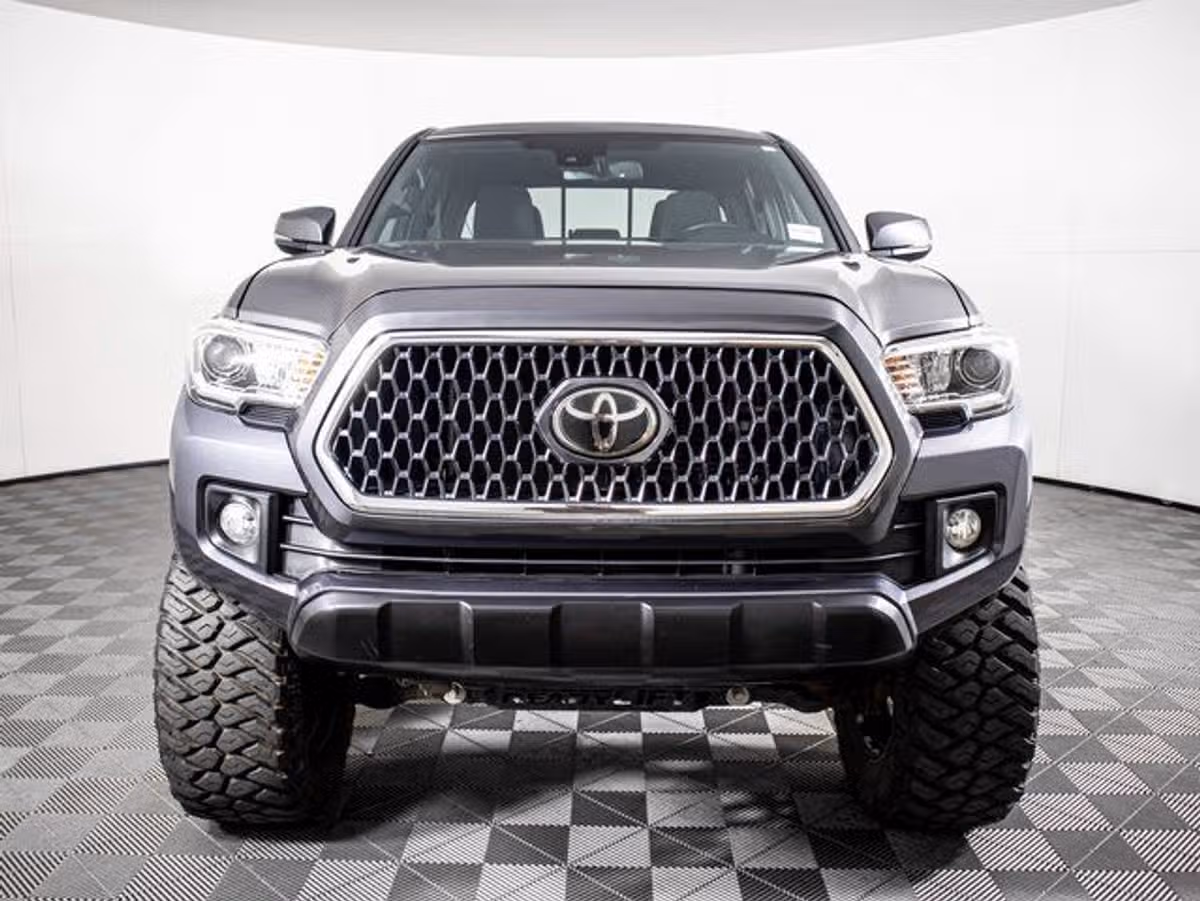 2018 Toyota Tacoma TRD Off-Road Double Cab Image 9