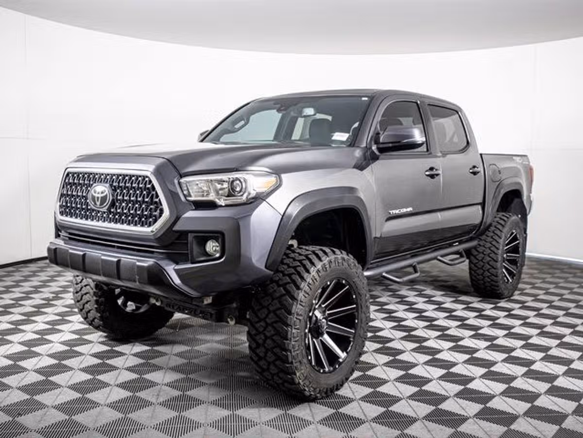 2018 Toyota Tacoma TRD Off-Road Double Cab Image 8