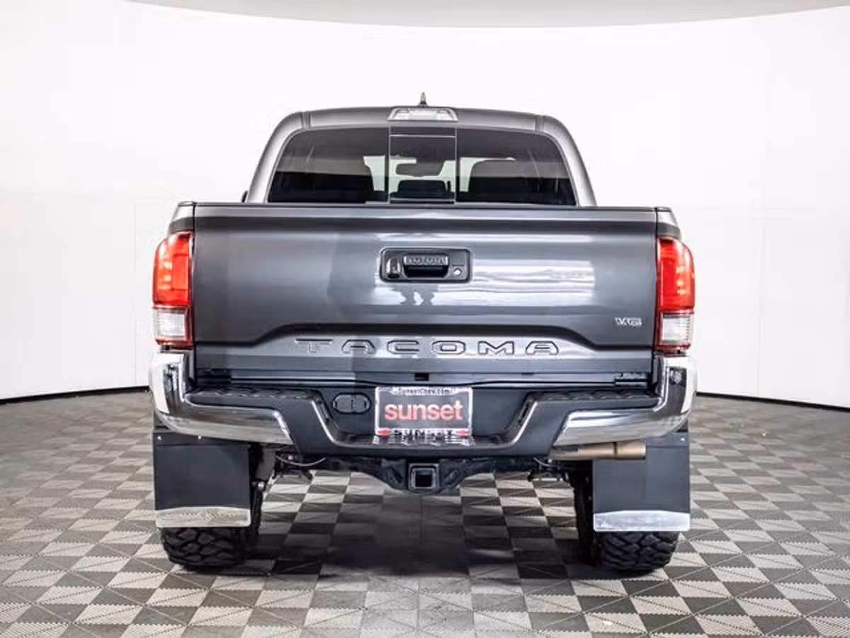 2018 Toyota Tacoma TRD Off-Road Double Cab Image 6