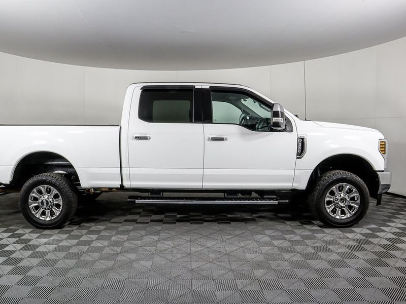 2018 Ford F-350 Super Duty XLT Crew Cab Upper Image 2