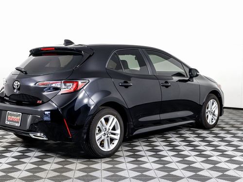 2022 Toyota Corolla Hatchback SE Lower Image 1