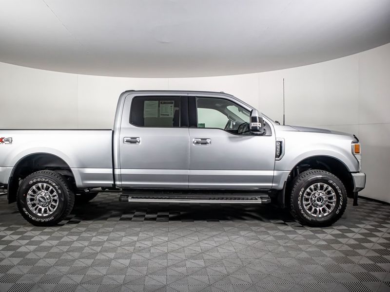 2022 Ford F-350 Super Duty Crew Cab Upper Image 2