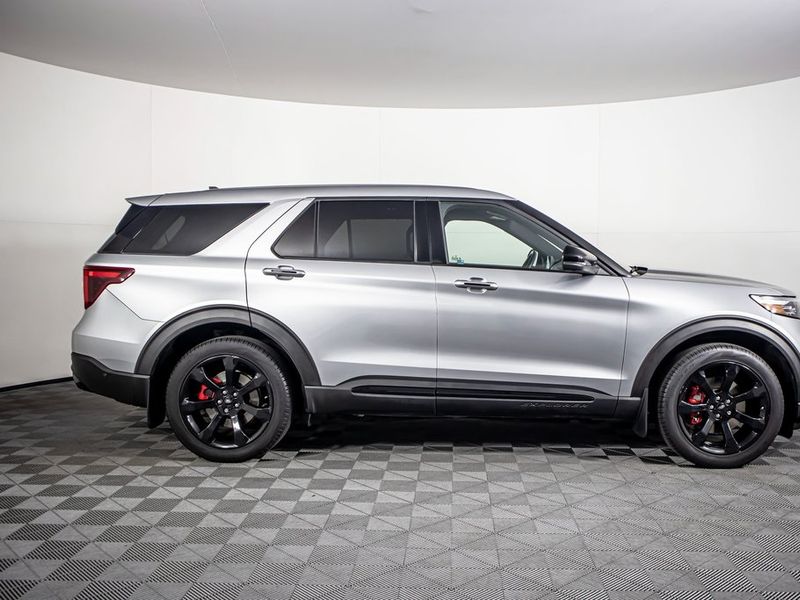 2021 Ford Explorer ST Upper Image 2