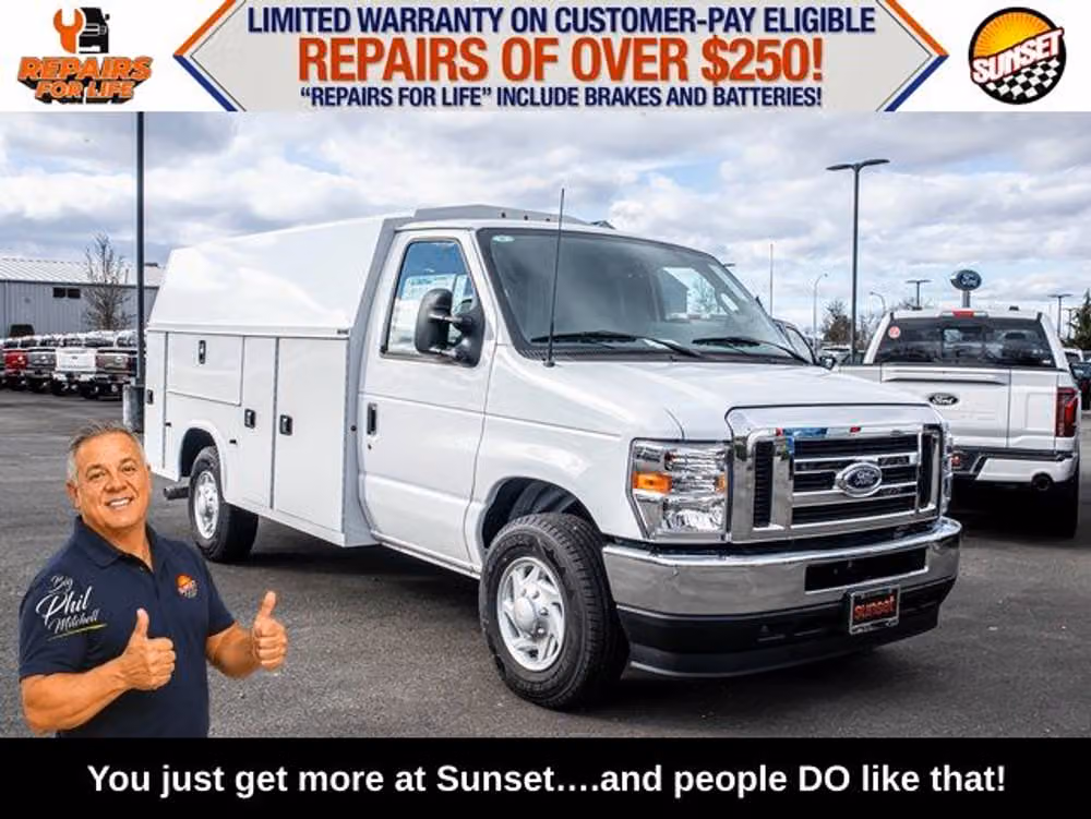 2025 Ford E-Series Base Commercial/Cutaway/Chassis Image 1