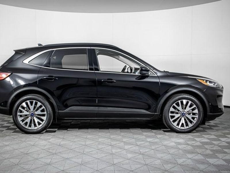 2021 Ford Escape Hybrid Titanium Upper Image 2