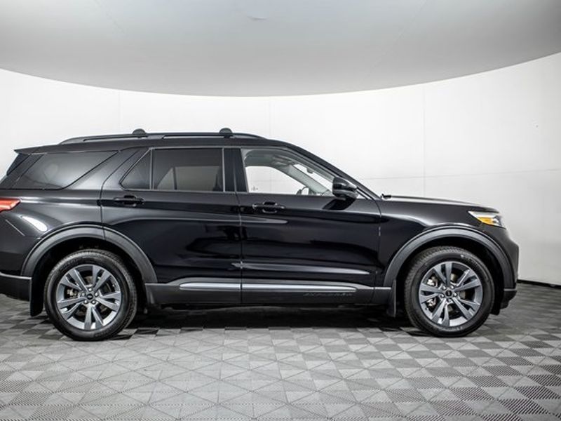 2022 Ford Explorer XLT Upper Image 2