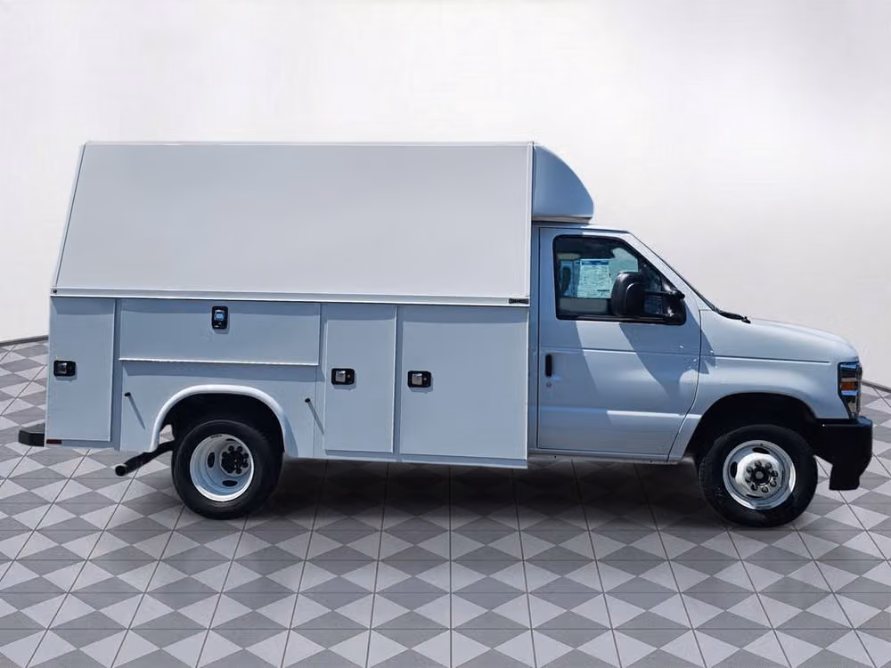 2024 Ford E-Series Base Commercial/Cutaway/Chassis Image 8