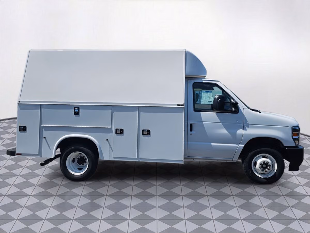 2024 Ford E-Series Base Commercial/Cutaway/Chassis Image 8