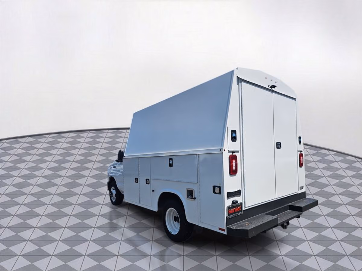 2024 Ford E-Series Base Commercial/Cutaway/Chassis Image 5