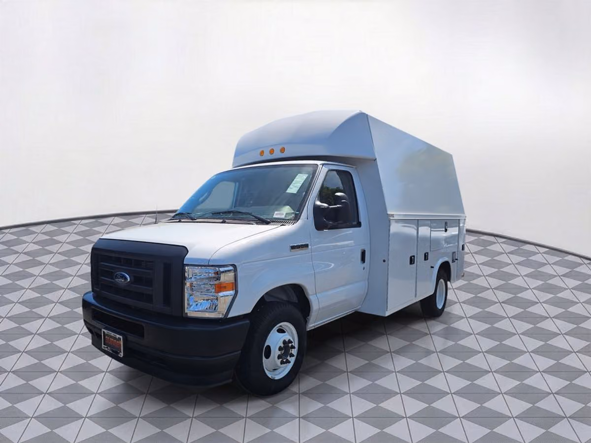 2024 Ford E-Series Base Commercial/Cutaway/Chassis Image 3
