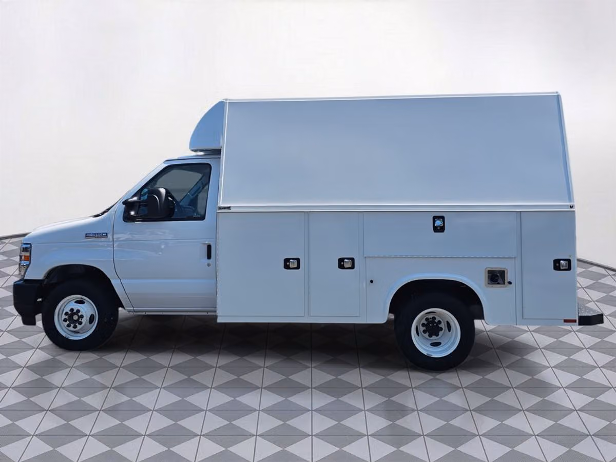 2024 Ford E-Series Base Commercial/Cutaway/Chassis Image 4