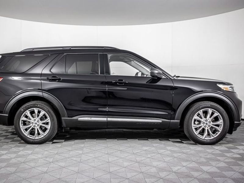 2021 Ford Explorer XLT Upper Image 2