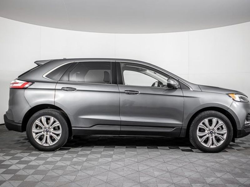 2022 Ford Edge Titanium Upper Image 2