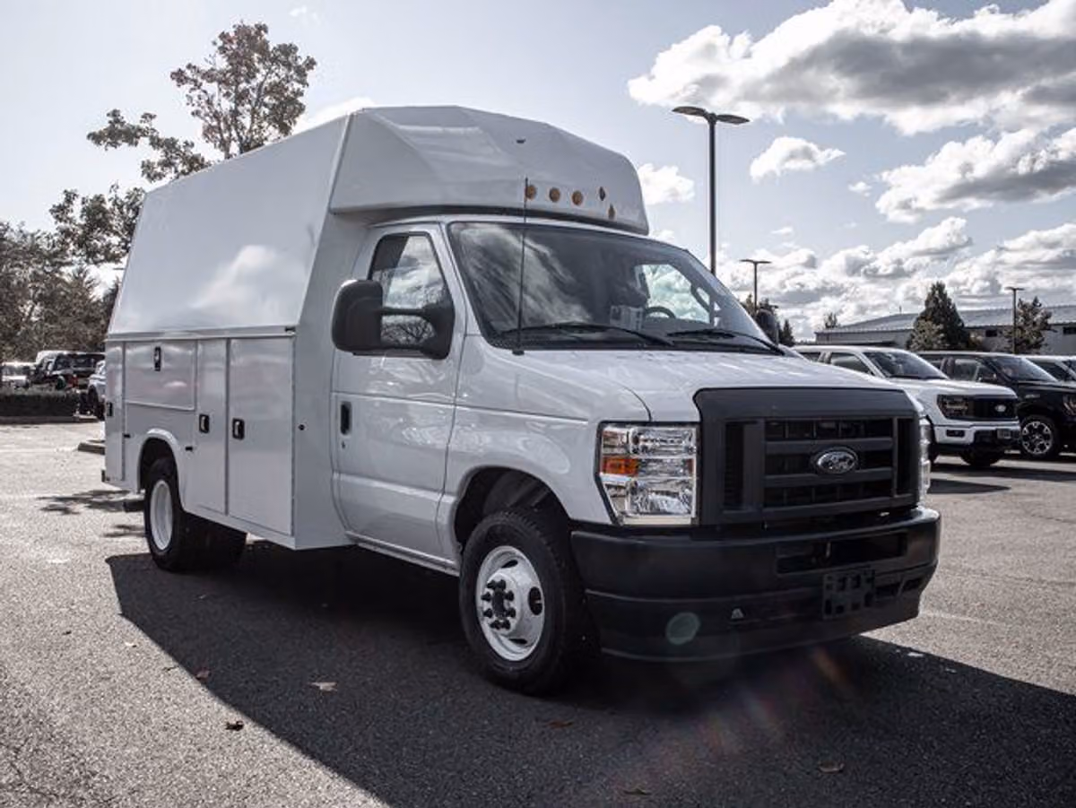 2024 Ford E-Series Base Commercial/Cutaway/Chassis Image 6