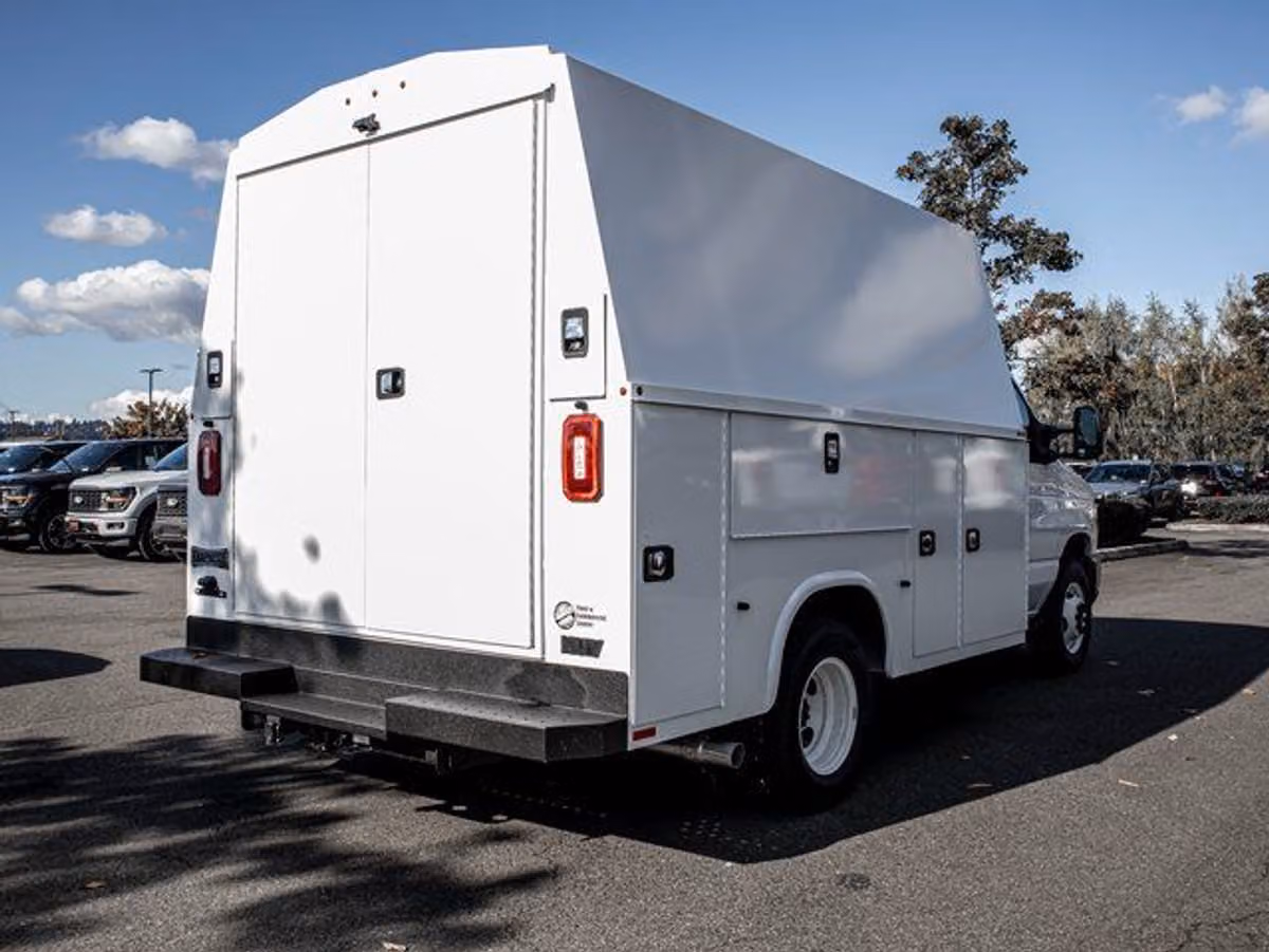 2024 Ford E-Series Base Commercial/Cutaway/Chassis Image 3