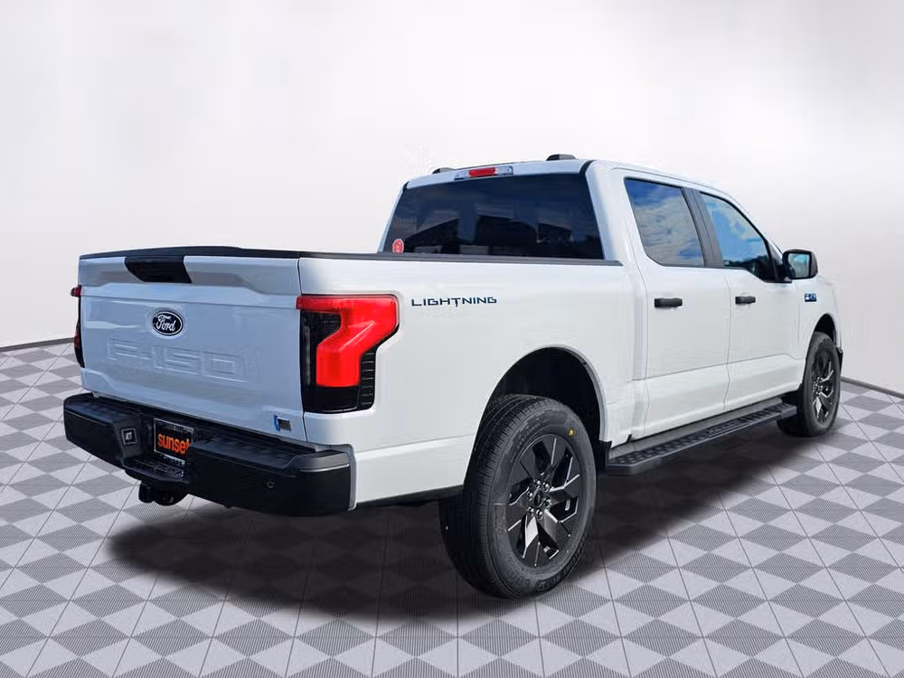2024 Ford F-150 Lightning Pro SuperCrew Image 8