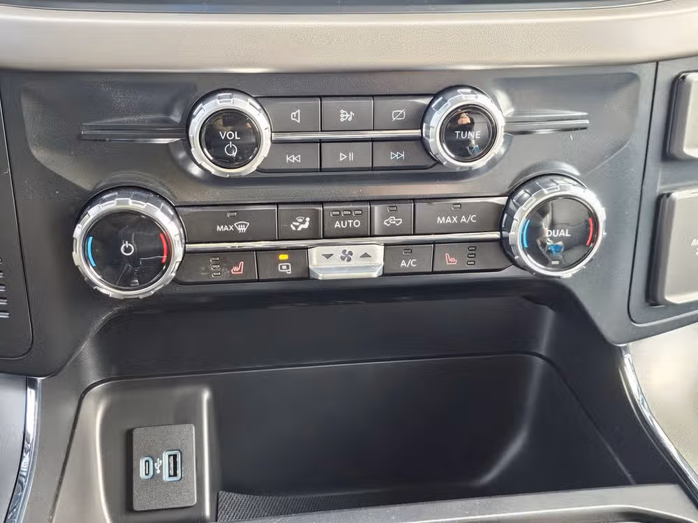 2024 Ford F-150 Lightning Pro SuperCrew Image 31