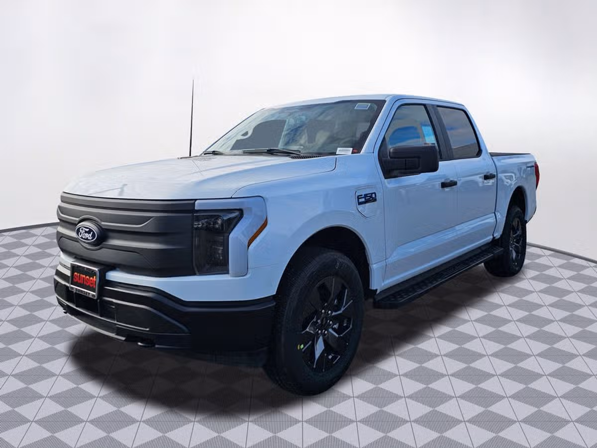 2024 Ford F-150 Lightning Pro SuperCrew Image 4