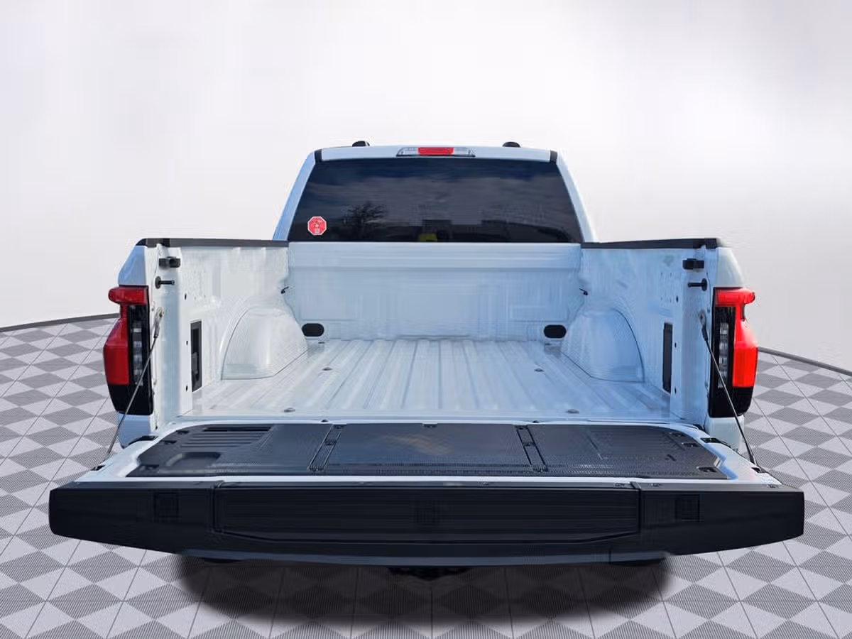 2024 Ford F-150 Lightning Pro SuperCrew Image 15