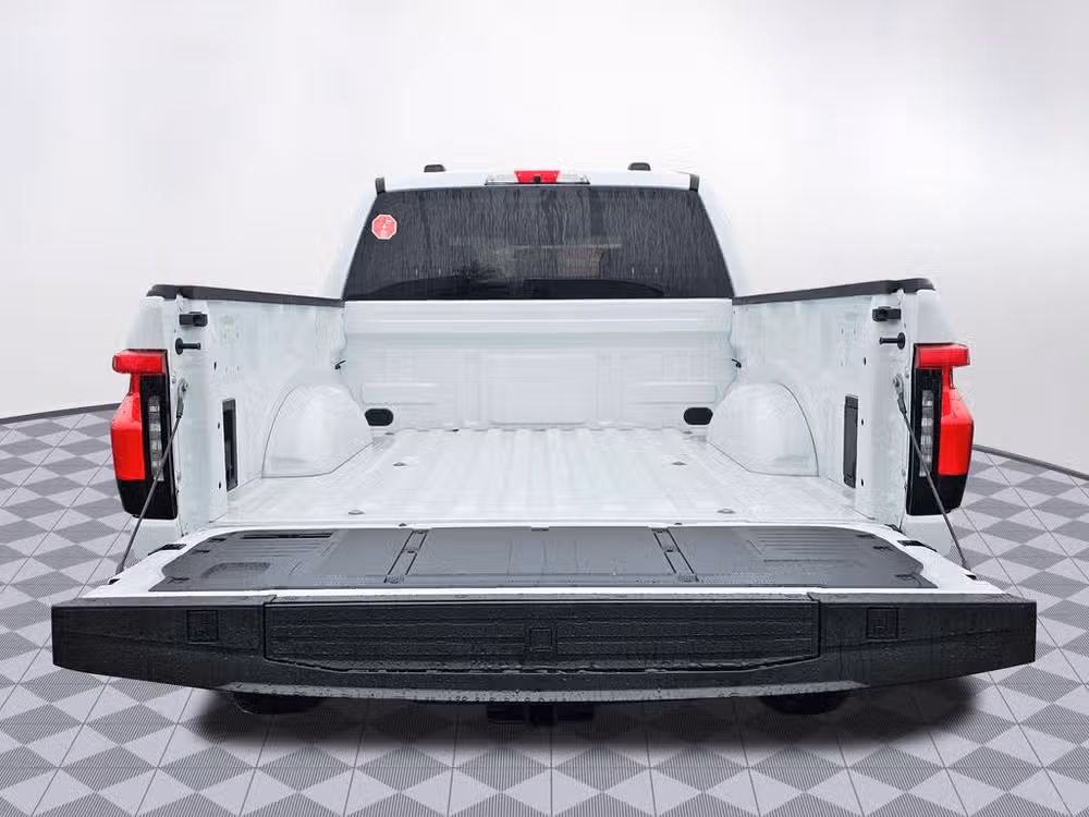 2024 Ford F-150 Lightning Pro SuperCrew Image 16