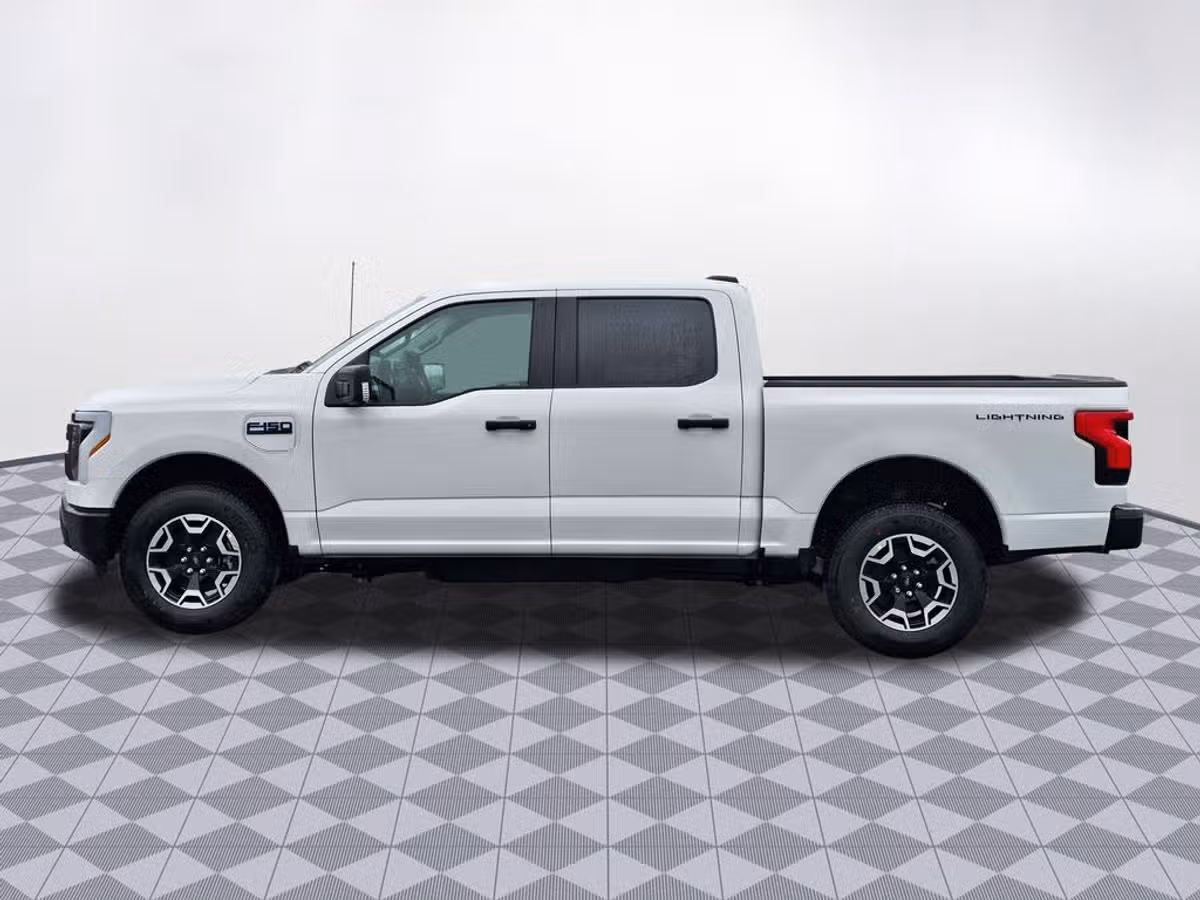 2024 Ford F-150 Lightning Pro SuperCrew Image 5