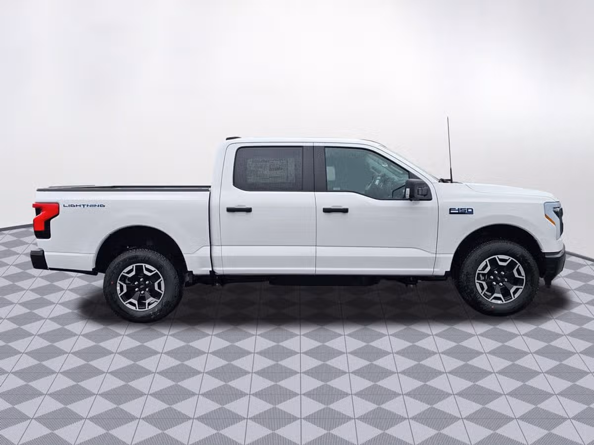 2024 Ford F-150 Lightning Pro SuperCrew Image 9