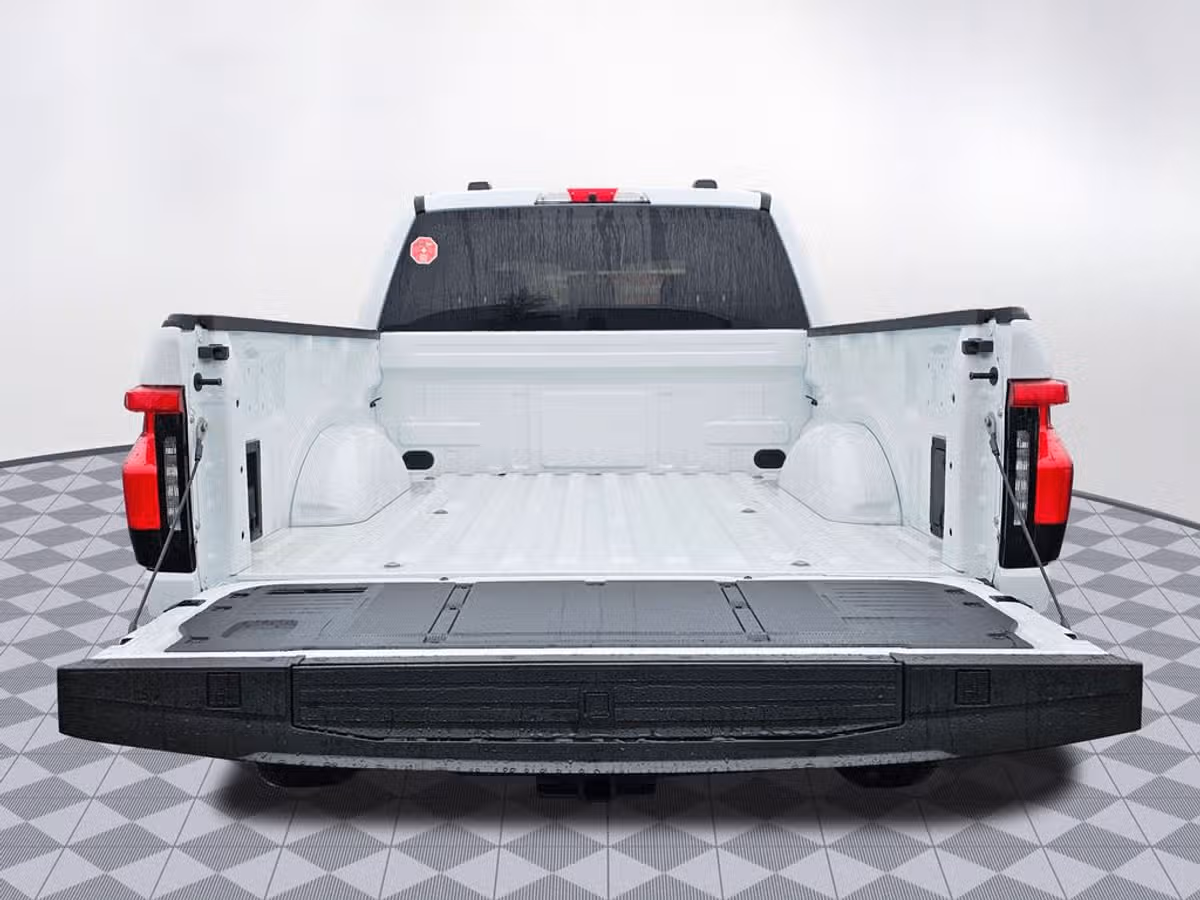 2024 Ford F-150 Lightning Pro SuperCrew Image 16