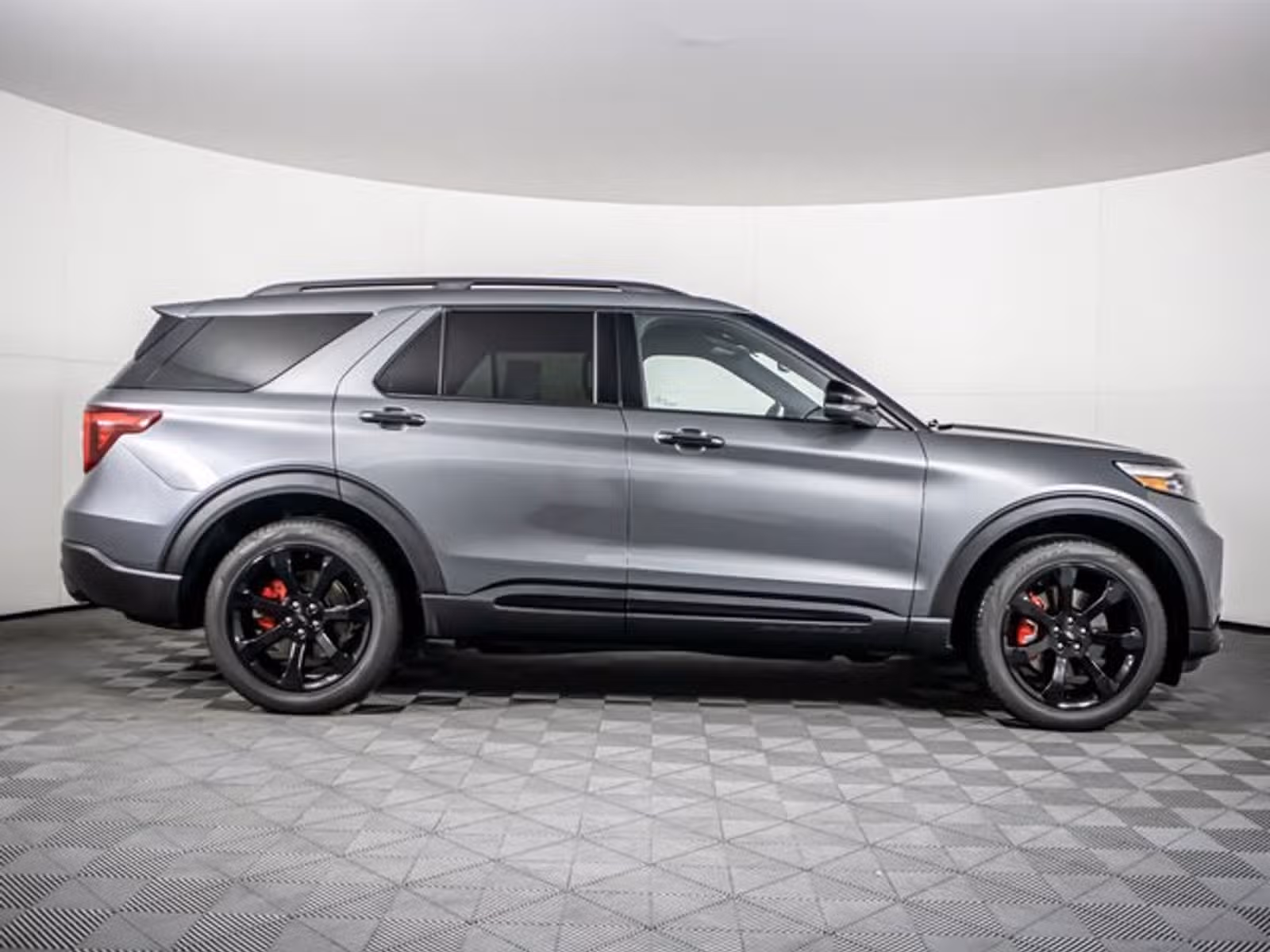 2023 Ford Explorer ST Upper Image 2