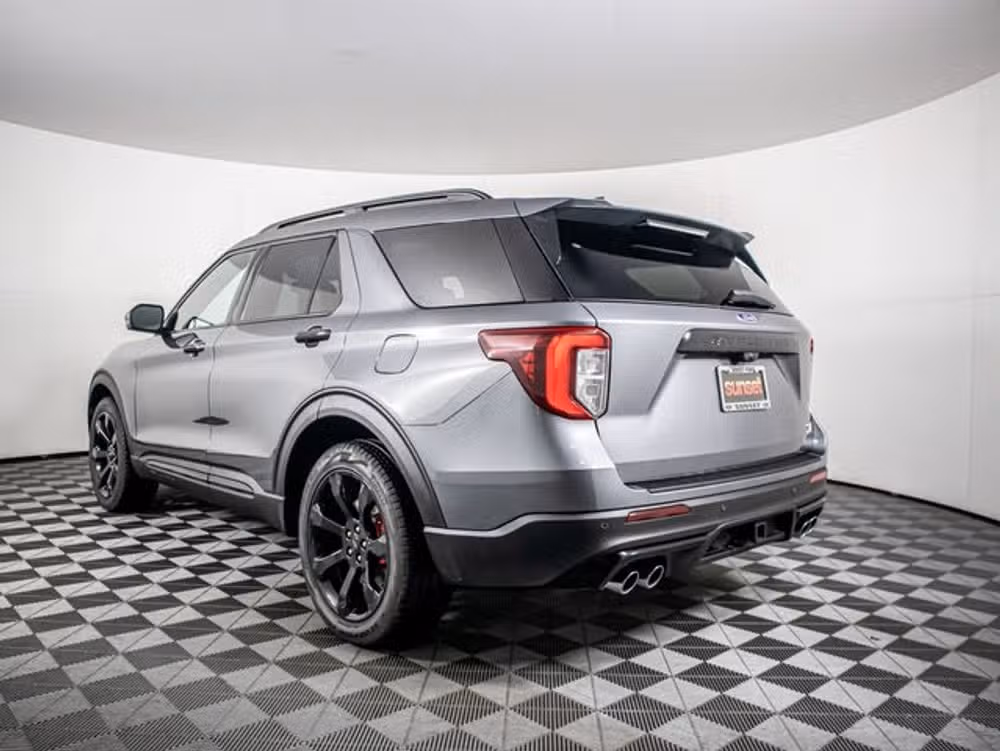 2023 Ford Explorer ST Image 8