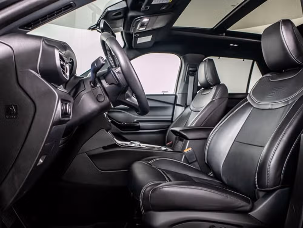 2023 Ford Explorer ST Image 4
