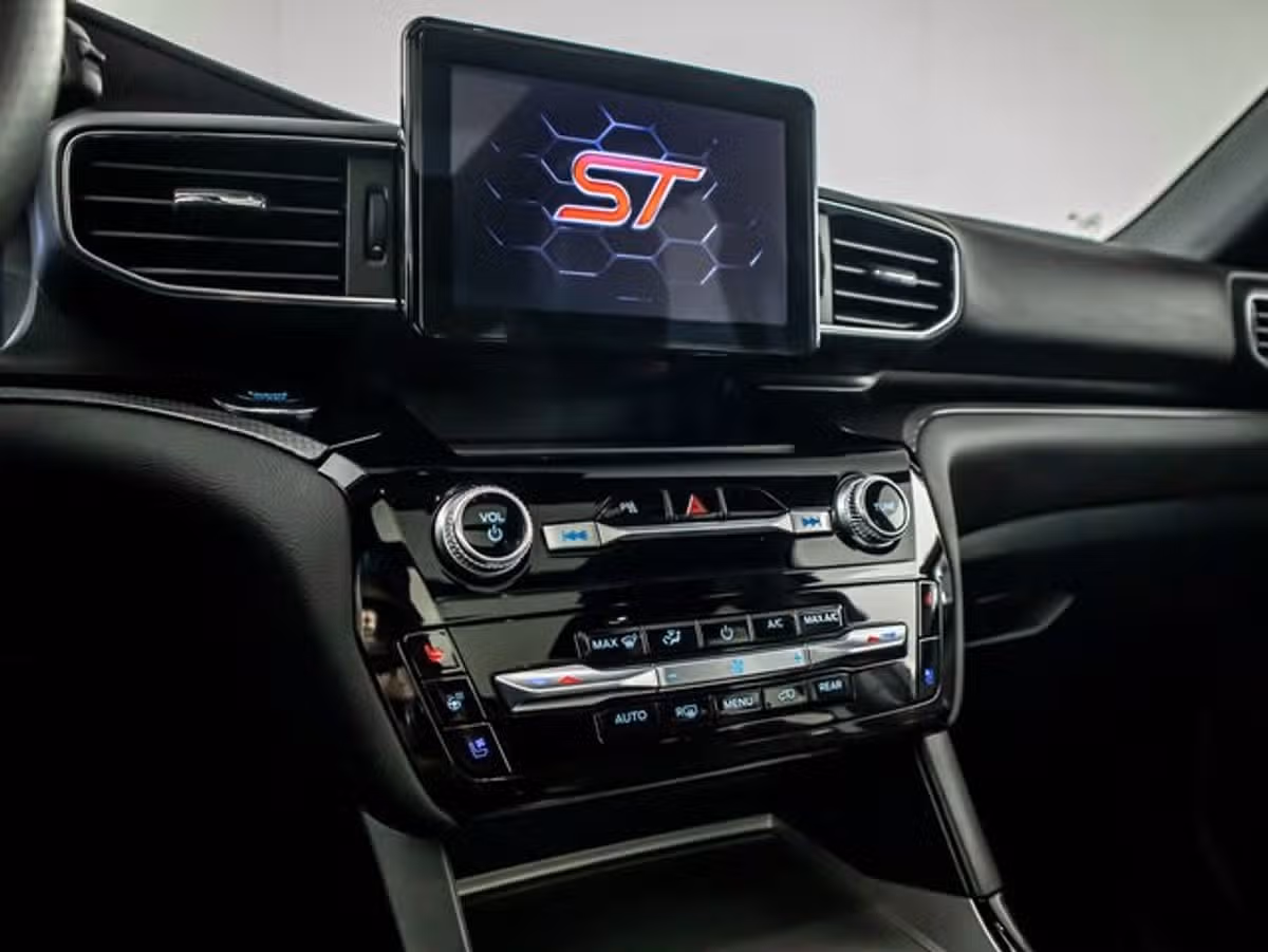2023 Ford Explorer ST Image 25