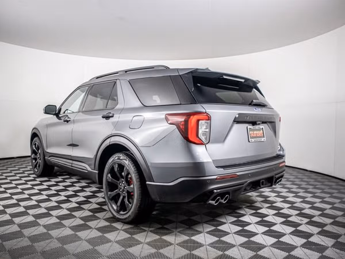 2023 Ford Explorer ST Image 8