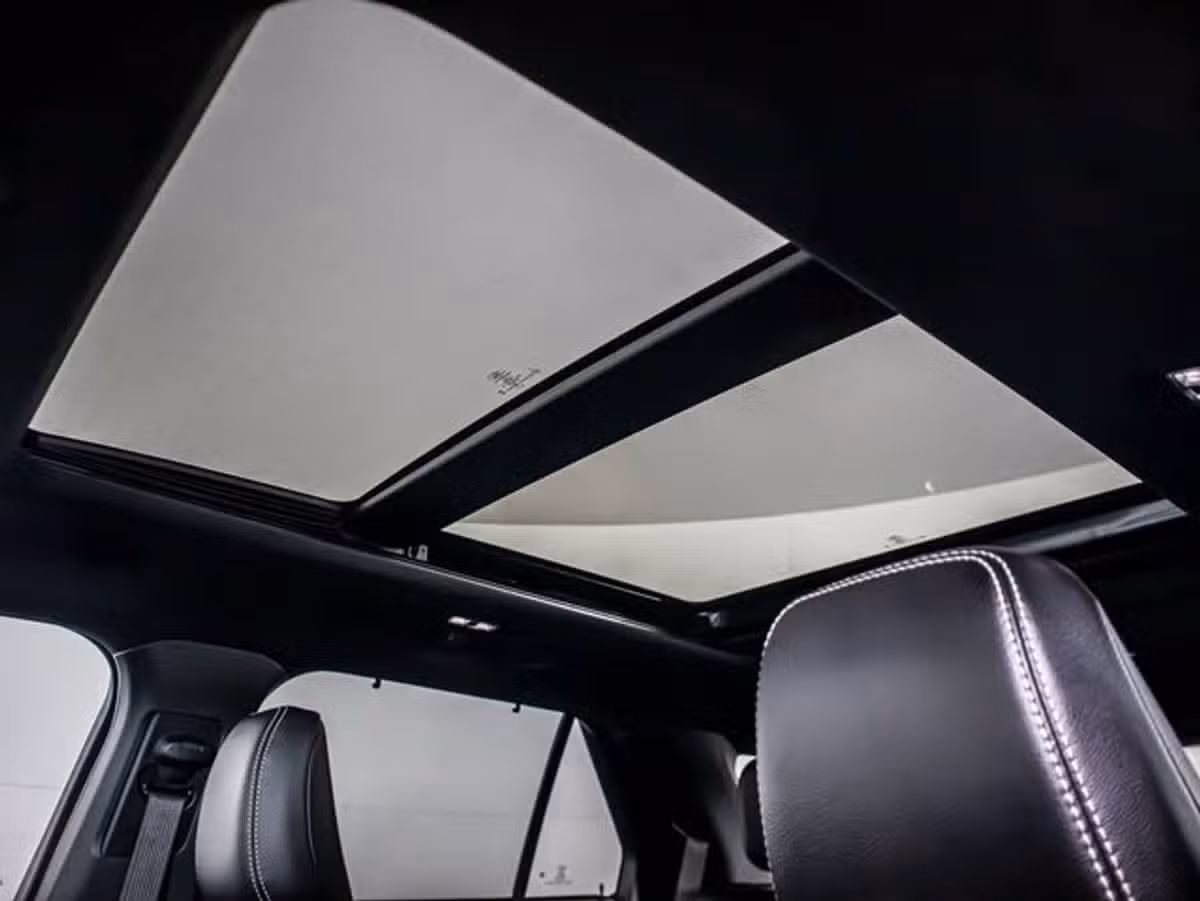 2023 Ford Explorer ST Image 16