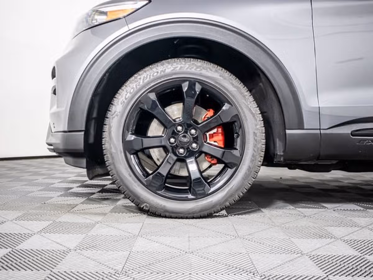2023 Ford Explorer ST Image 11