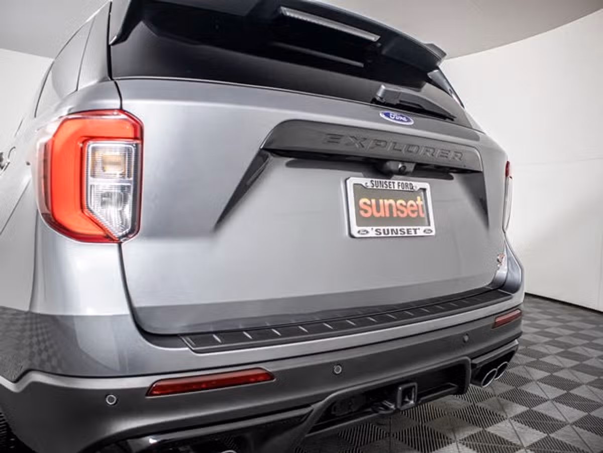 2023 Ford Explorer ST Image 12