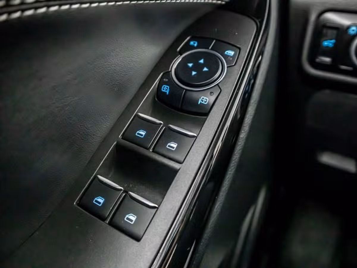 2023 Ford Explorer ST Image 31