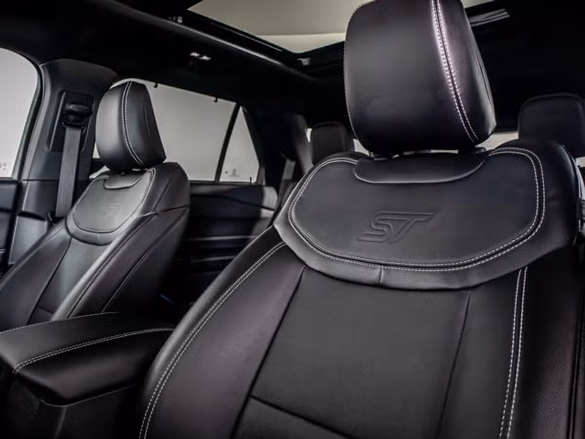 2023 Ford Explorer ST Image 18