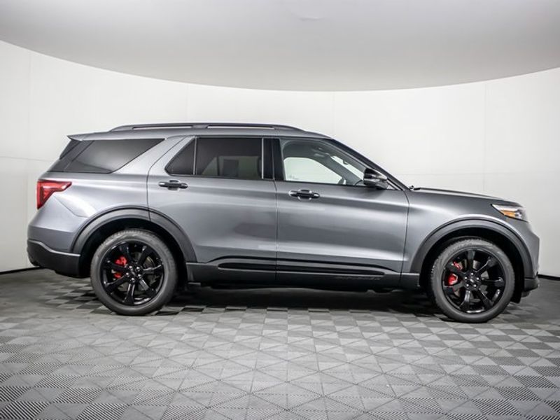 2023 Ford Explorer ST Upper Image 2